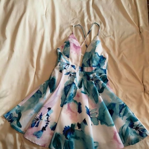 Spring dress - Picture 3 of 3